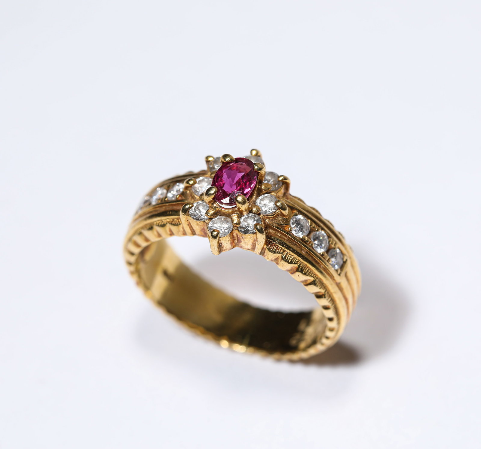 A RUBY AND GOLD RING - 2
