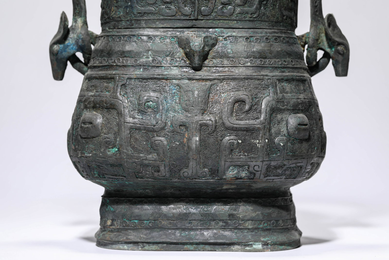 A BRONZE 'TAOTIE' 'LOOP-HANDLED' YOU - 3