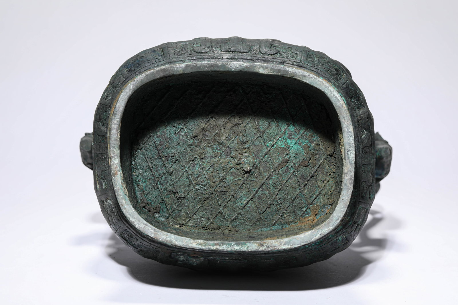 A BRONZE 'TAOTIE' 'LOOP-HANDLED' YOU - 7