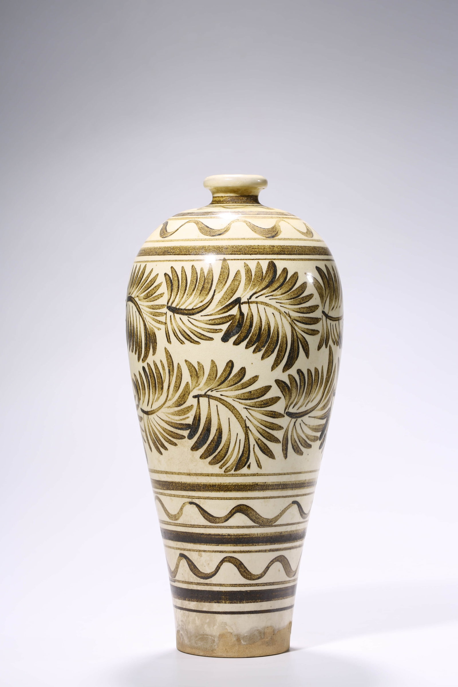 A CIZHOU-TYPE 'PAINTED FLORAL' MEIPING: A CIZHOU-TYPE 'PAINTED FLORAL' MEIPING Dimensions: Width: 14.5 cm (5.71 in) x Height: 31.6 cm (12.44 in). All measurements are approximate.