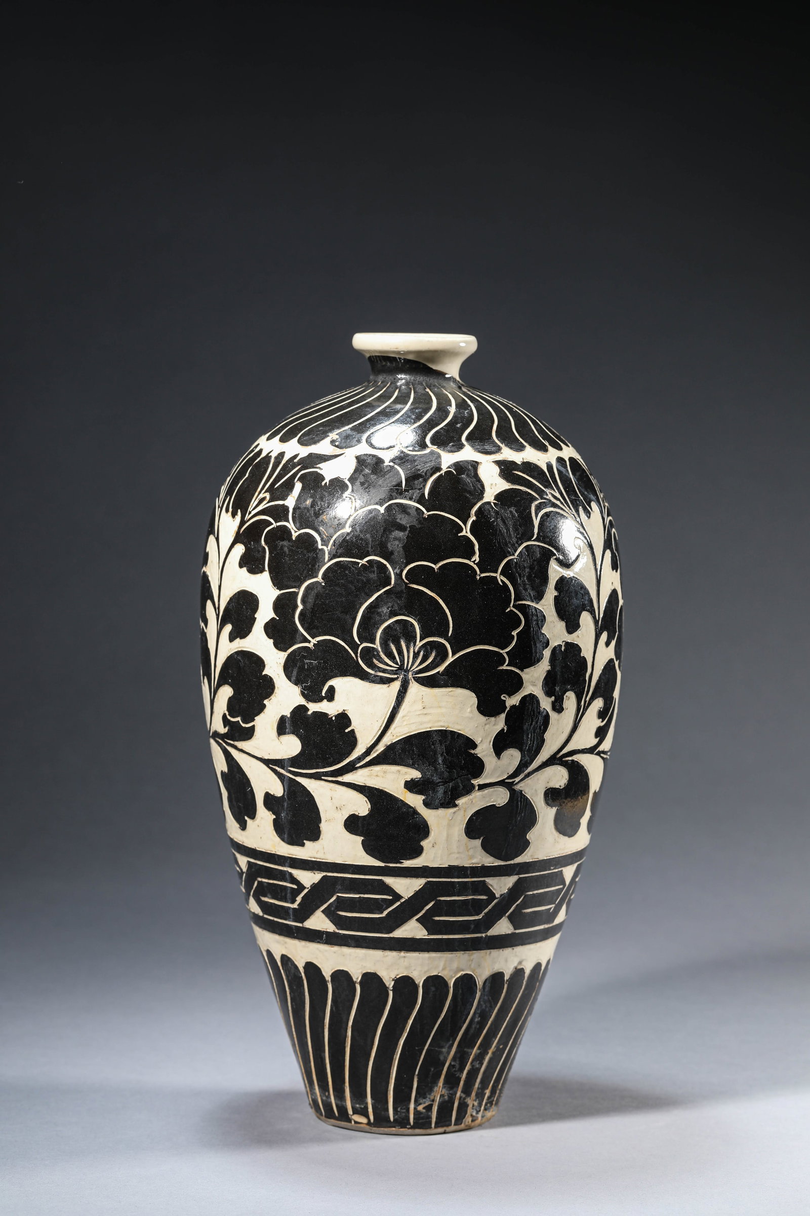 A CIZHOU-TYPE 'FLORAL' MEIPING: A CIZHOU-TYPE 'FLORAL' MEIPING Dimensions: Width: 14.7 cm (5.79 in) x Height: 31.0 cm (12.20 in). All measurements are approximate.