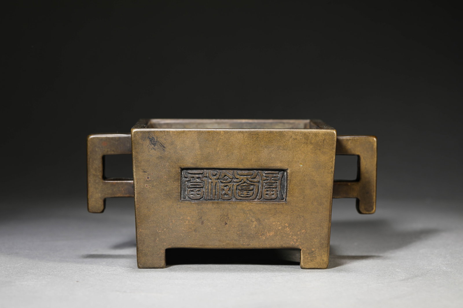 A BRONZE 'TROUGH-FORM' CENSER: A BRONZE 'TROUGH-FORM' CENSER Dimensions: Weight: 1962g. Length: 17.0 cm (6.69 in) x Width: 11.3 cm (4.45 in) x Height: 7.9 cm (3.11 in). All measurements are approximate.