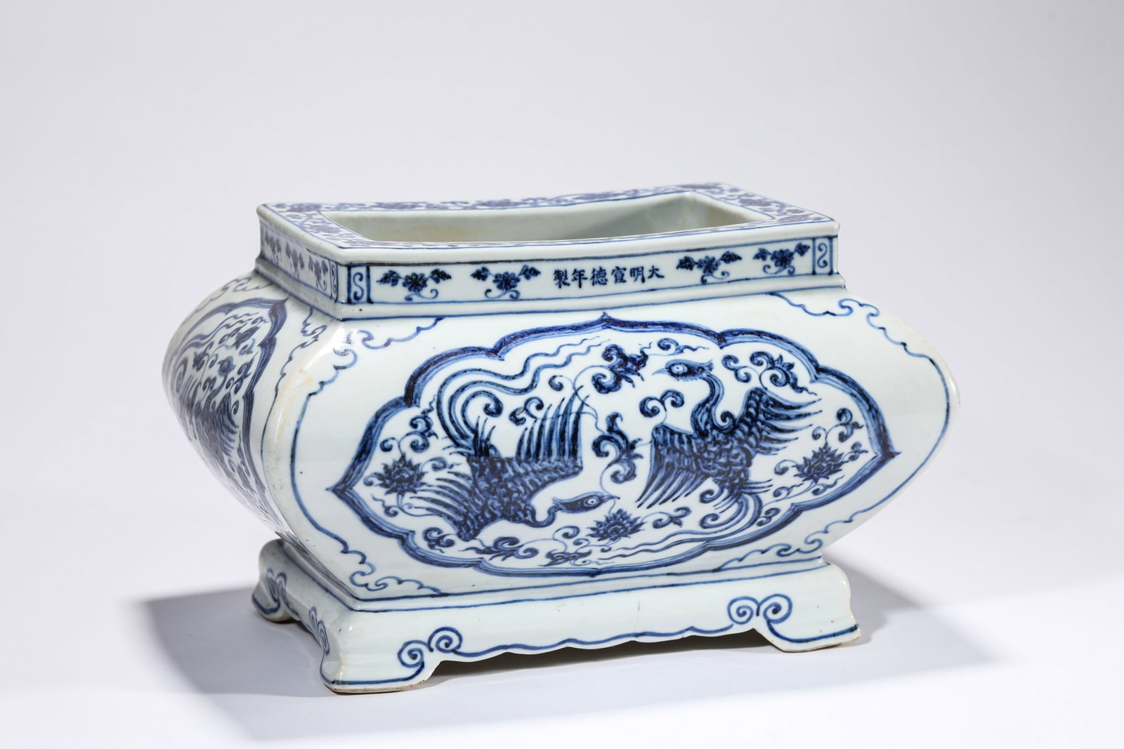 A BLUE AND WHITE 'PHOENIX RESERVES' CENSER: A BLUE AND WHITE 'PHOENIX RESERVES' CENSER Dimensions: Length: 30.2 cm (11.89 in) x Width: 21.9 cm (8.62 in) x Height: 18.5 cm (7.28 in). All measurements are approximate.