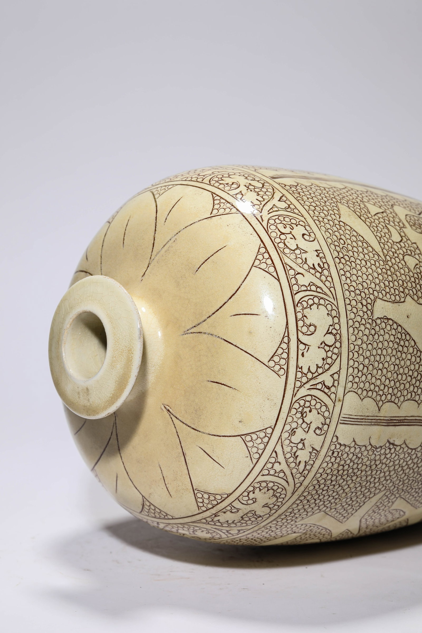 A CIZHOU-TYPE 'CARVED FLORAL' MEIPING - 5
