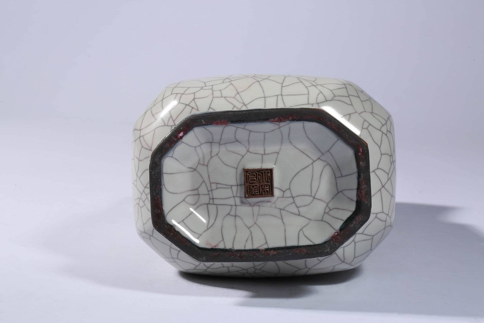 A GUAN-TYPE GE-GLAZED JAR: A GUAN-TYPE GE-GLAZED JAR Dimensions: Length: 15.6 cm (6.14 in) x Width: 11.0 cm (4.33 in) x Height: 33.7 cm (13.27 in). All measurements are approximate.