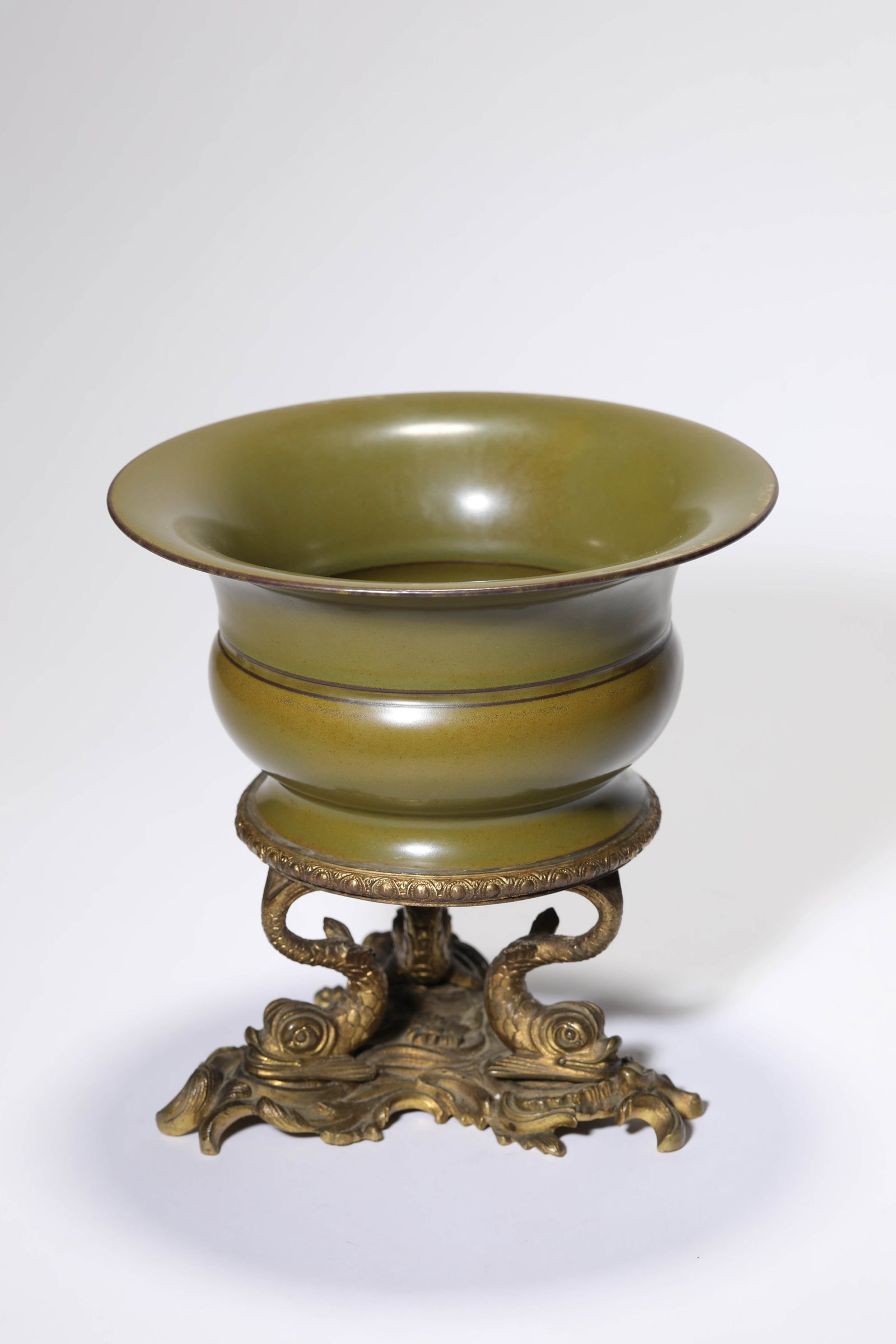 A TEA-DUST-GLAZED SPITTOON - 2