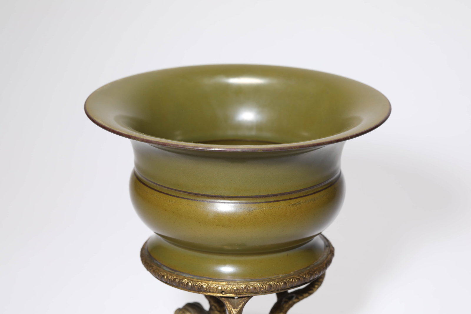 A TEA-DUST-GLAZED SPITTOON - 3