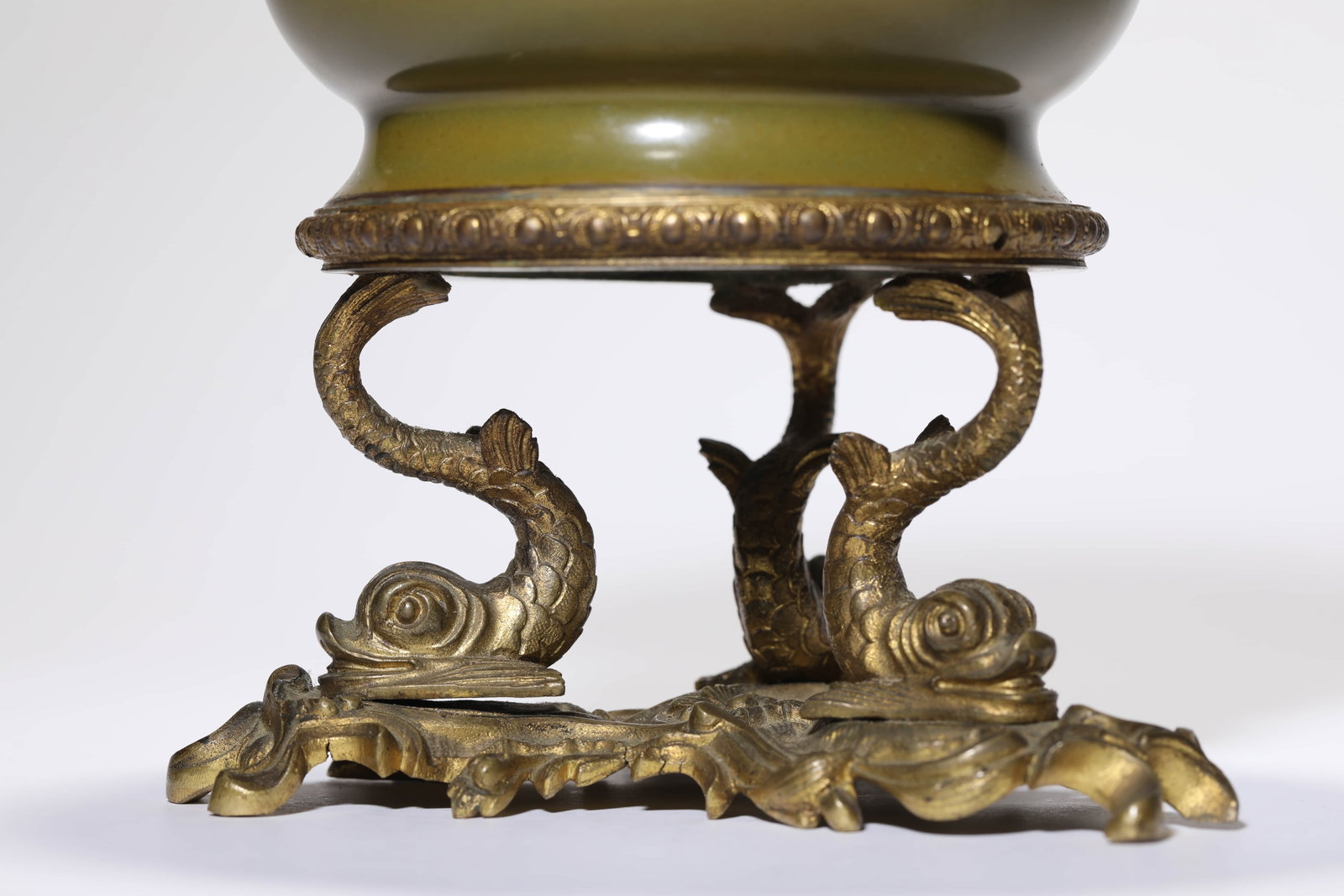 A TEA-DUST-GLAZED SPITTOON - 5