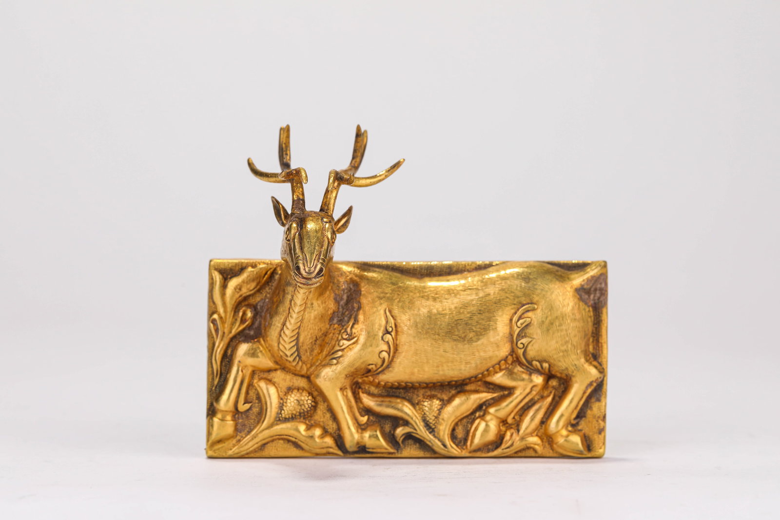 A GILT-SILVER 'DEER' PLAQUE - 2