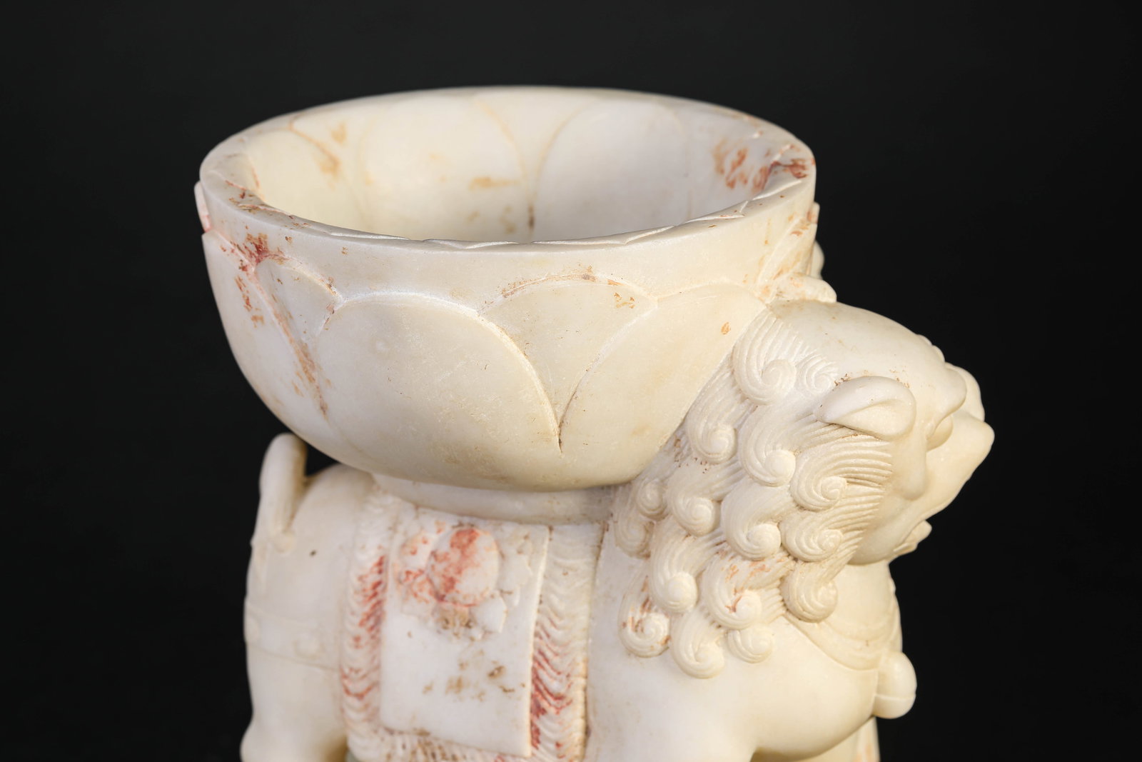 A WHITE MARBLE LAMP STAND - 6
