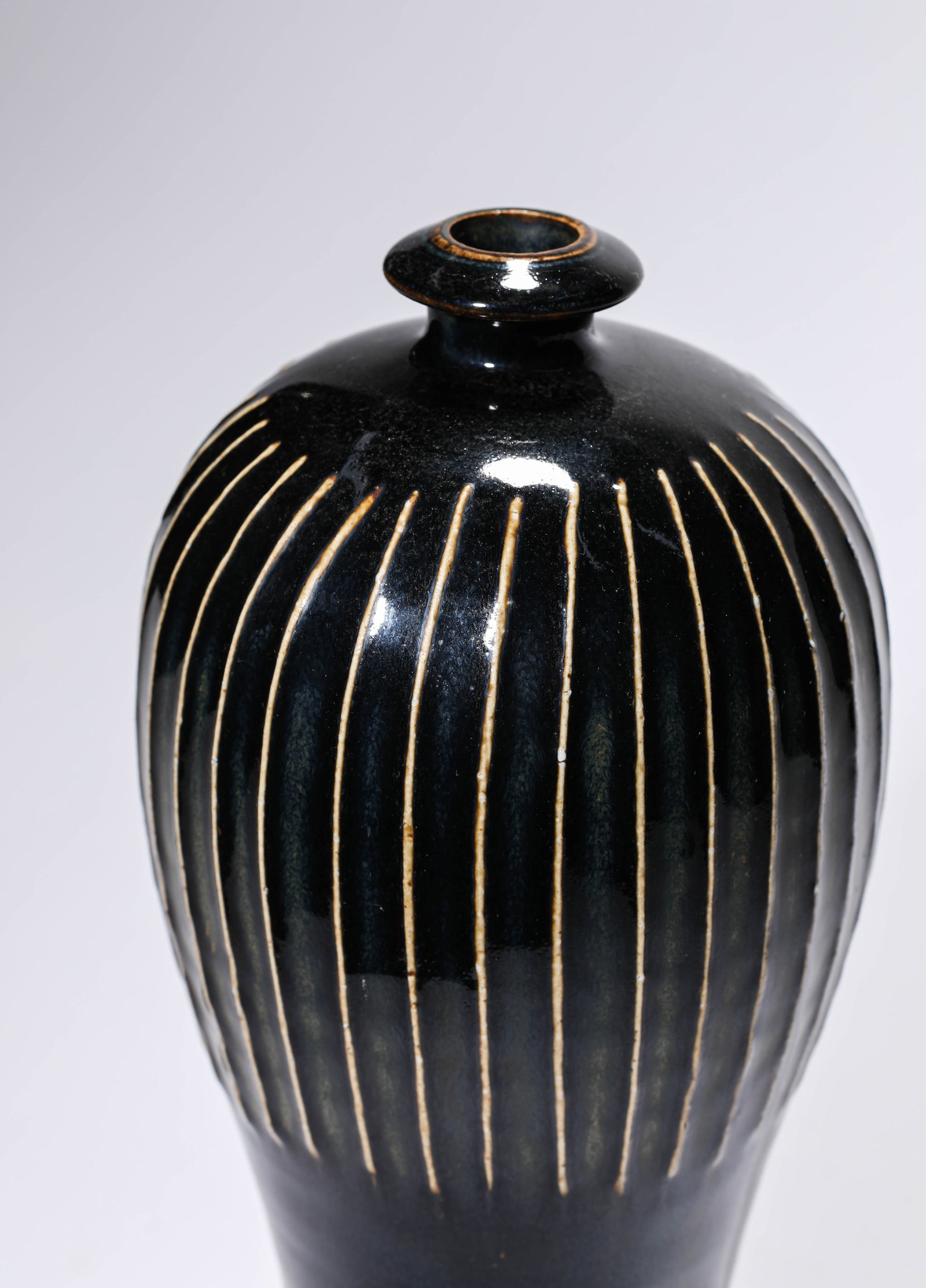 A BLACK-GLAZED MEIPING - 2