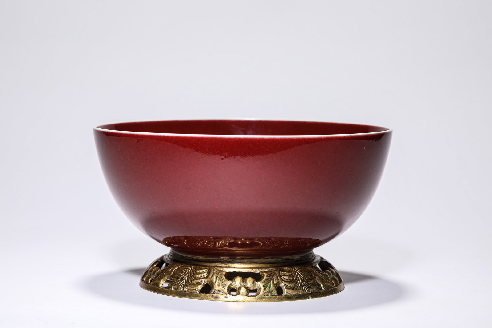 A RED-GLAZED BOWL (1 of 5)