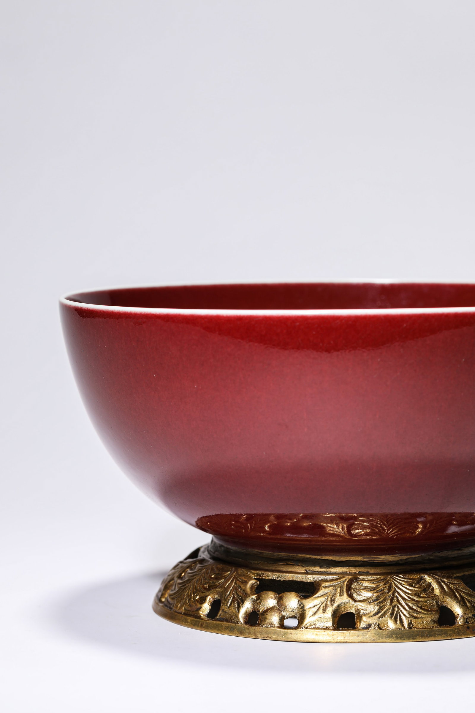 A RED-GLAZED BOWL - 4