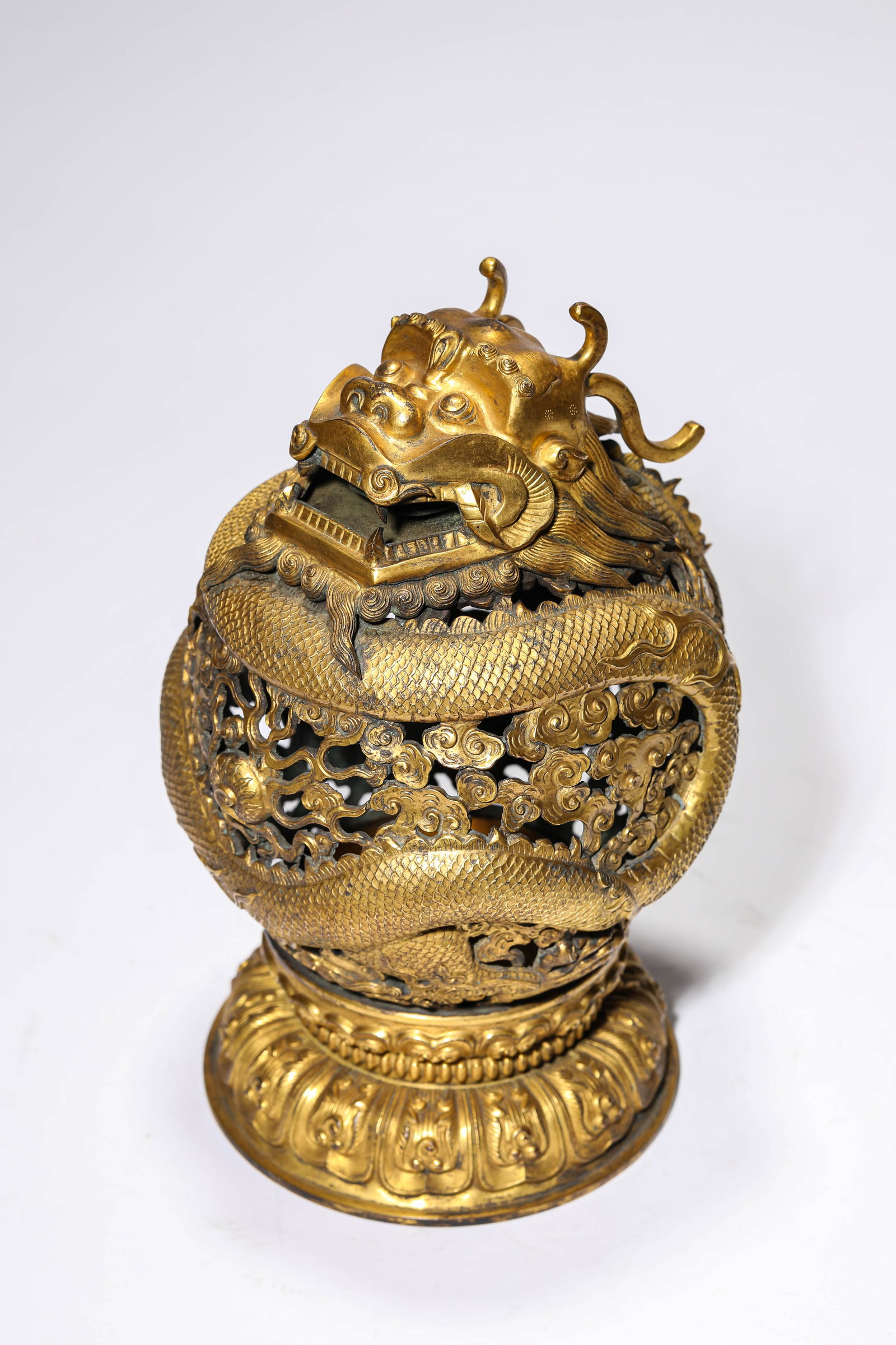 A GILT-BRONZE 'DRAGON' CENSER: A GILT-BRONZE 'DRAGON' CENSER Dimensions: Weight: 1511g. Width: 15.5 cm (6.10 in) x Height: 24.5 cm (9.65 in). All measurements are approximate.