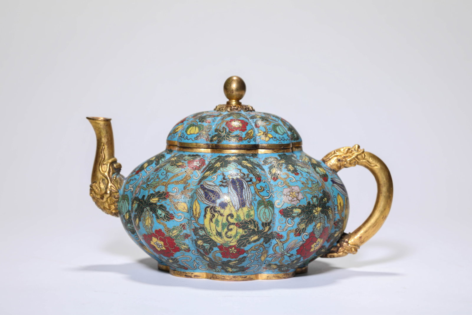 A CLOISONNé ENAMEL MELON-LOBED POT: A CLOISONNé ENAMEL MELON-LOBED POT Dimensions: Weight: 1129g. Length: 20.2 cm (7.95 in) x Width: 15.2 cm (5.98 in) x Height: 13.5 cm (5.31 in). All measurements are approximate.