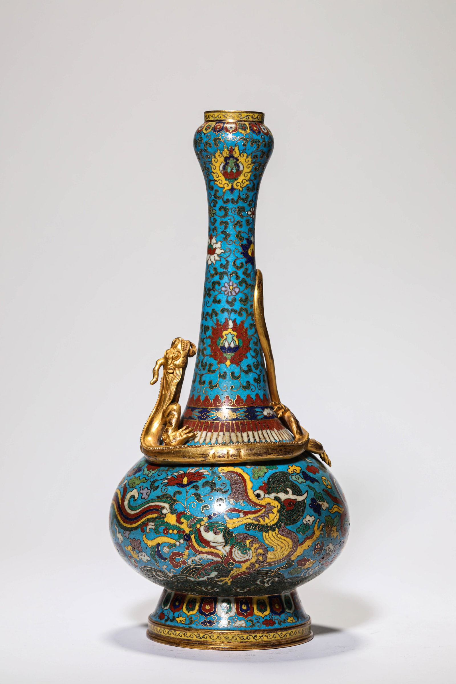 A CLOISONNé ENAMEL 'DRAGON' VASE: A CLOISONNé ENAMEL 'DRAGON' VASE Dimensions: Weight: 1377g. Width: 13.8 cm (5.43 in) x Height: 29.7 cm (11.69 in). All measurements are approximate.