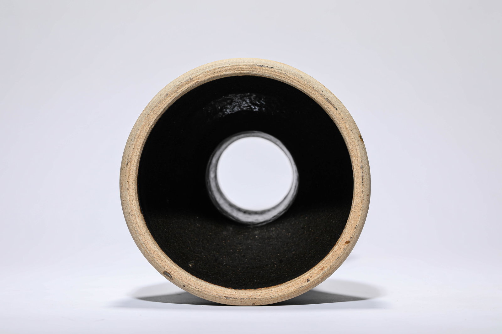 A BLACK-GLAZED 'DRUM-FORM' VASE - 5