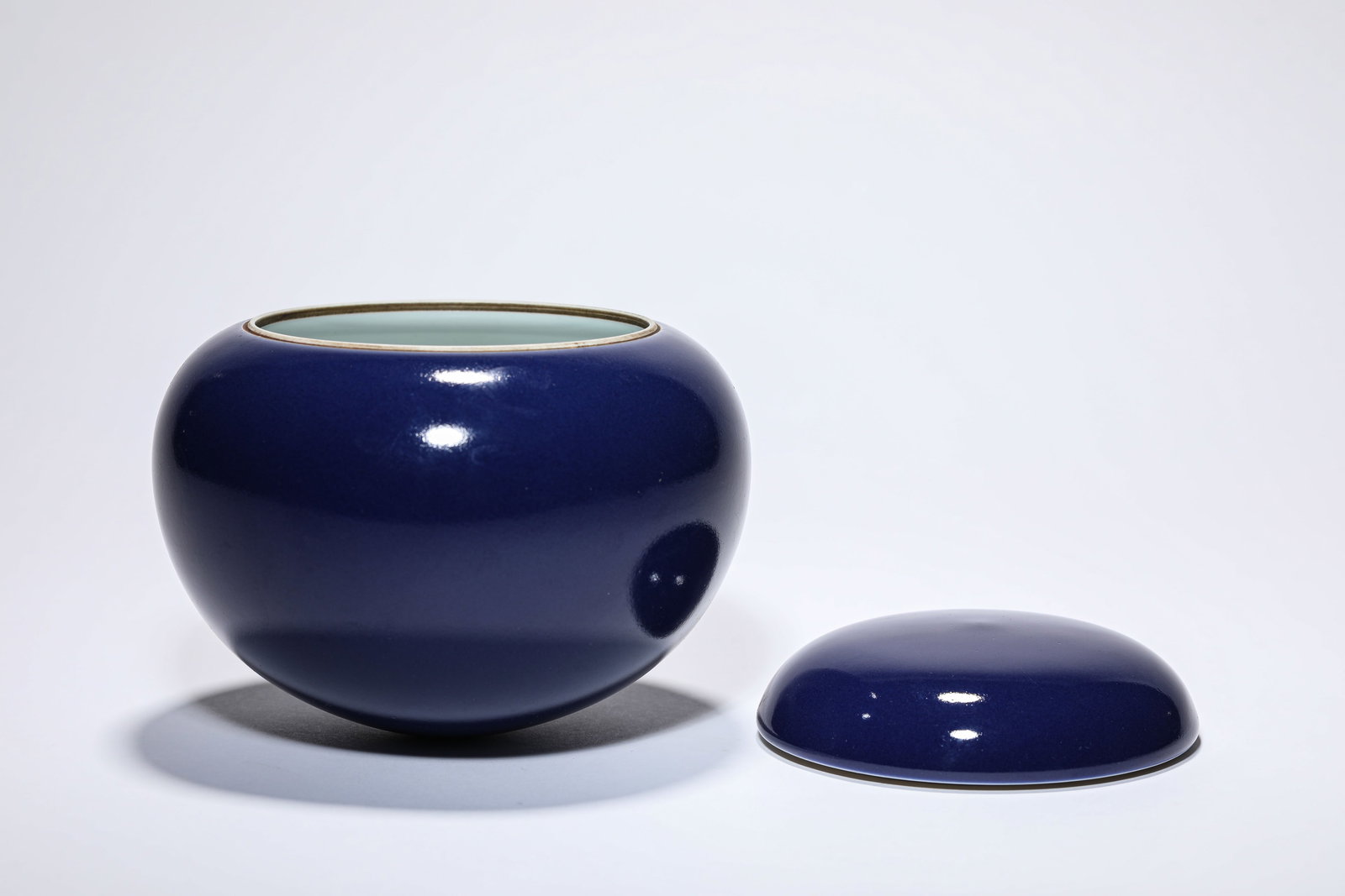 A BLUE-GLAZED COVERED JAR - 6