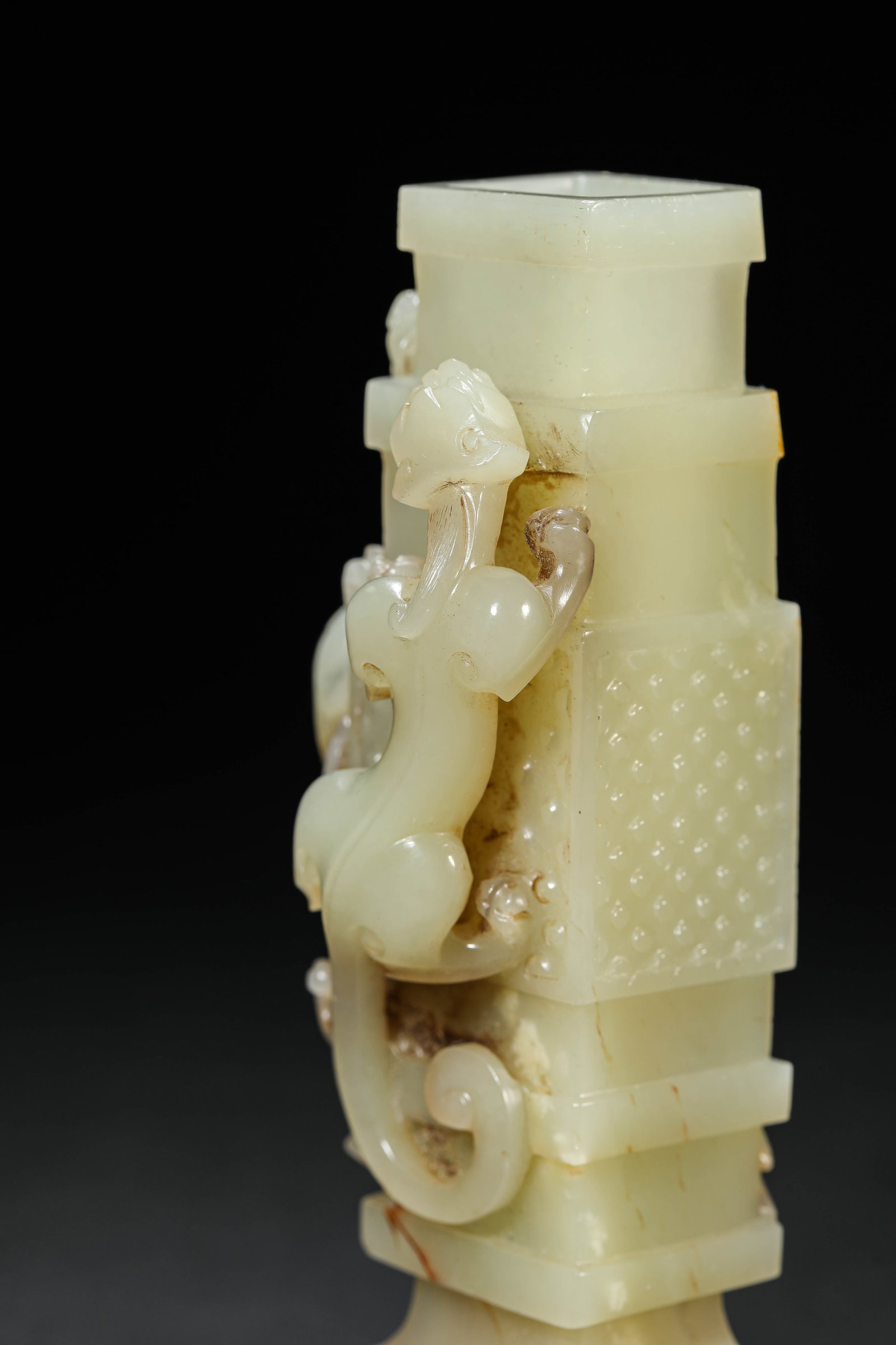A JADE 'DRAGON INSTRUCTING ITS YOUNG' VASE - 4