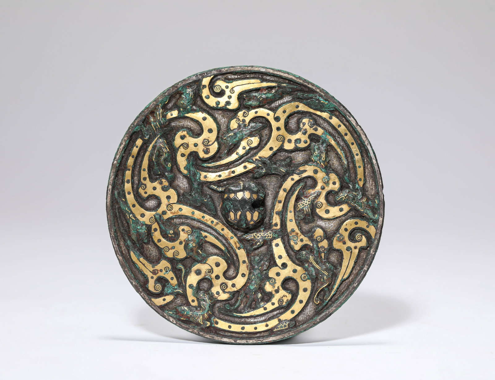 A GOLD AND SILVER-INLAID BRONZE 'DRAGON' MIRROR: A GOLD AND SILVER-INLAID BRONZE 'DRAGON' MIRROR Dimensions: Weight: 190g. Width: 10.3 cm (4.06 in). All measurements are approximate.