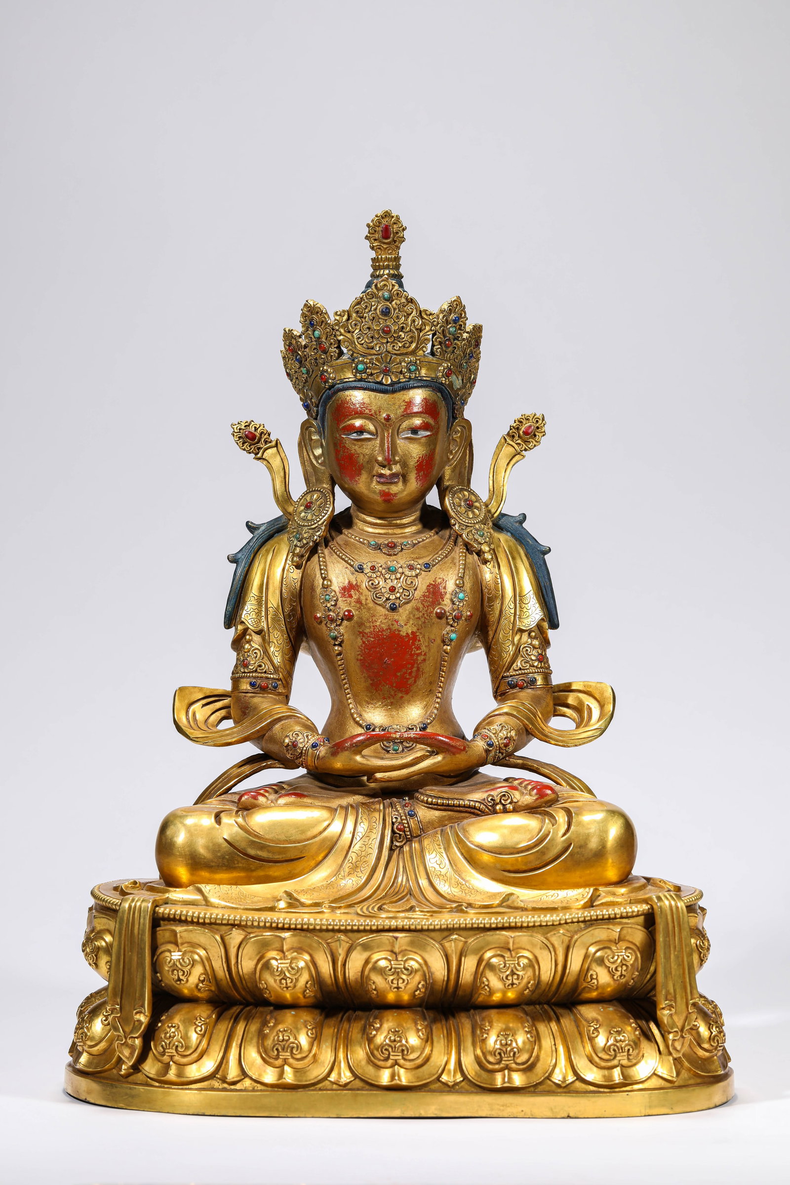 A GILT-BRONZE FIGURE OF AMITAYUS (1 of 8)