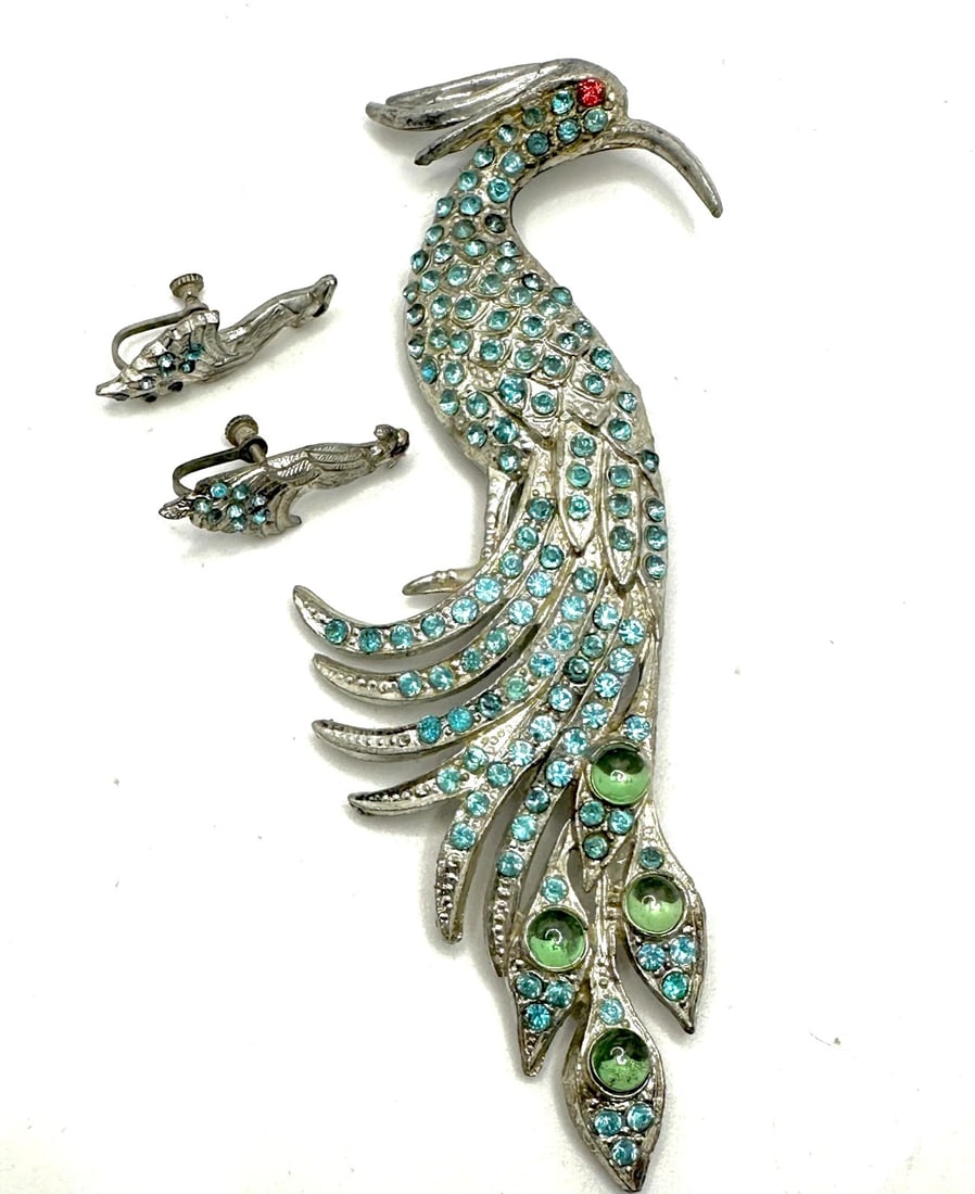 COMPLETE SET ART DECO AQUA RHINESTONE BIRD PEACOCK BROOCH & EARRINGS: COMPLETE SET ART DECO AQUA RHINESTONE BIRD PEACOCK BROOCH & EARRINGS Description: SUPER RARE to find the earrings included! All stones present and colorful.