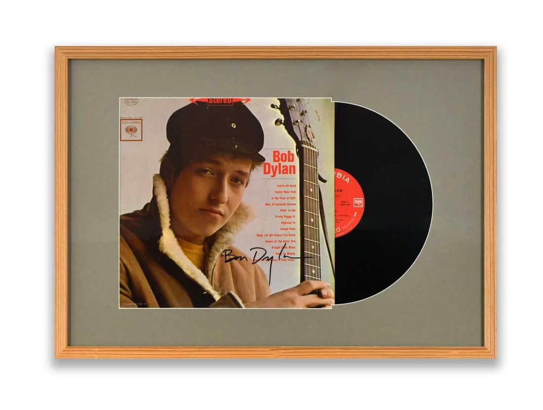 BOB DYLAN - SIGNED BOB DYLAN (COLUMBIA RECORDS) LP DISPLAY (1 of 1)