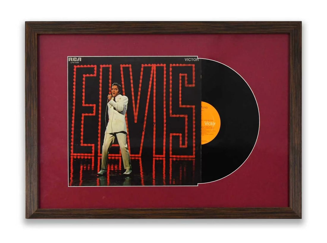ELVIS PRESLEY - SIGNED ELVIS (RCA VICTOR) LP DISPLAY: ELVIS PRESLEY - SIGNED ELVIS (RCA VICTOR) LP DISPLAY Provenance and Authenticity: This item includes a certificate of authenticity. His Collectible Has Undergone Rigorous Authentication. The
