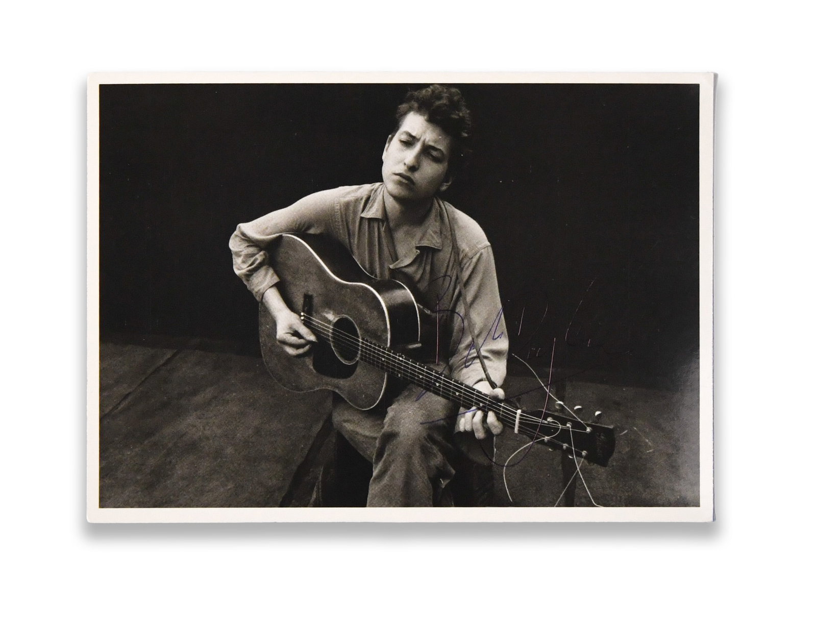 BOB DYLAN - SIGNED PHOTOGRAPHIC POSTCARD (NEW YORK CITY, 1962 IMAGE) (1 of 2)
