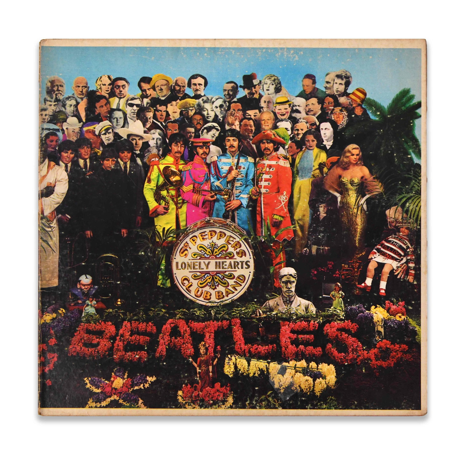 THE BEATLES - FULLY SIGNED SGT. PEPPER'S LONELY HEARTS CLUB BAND LP (PARLOPHONE, 1967): THE BEATLES - FULLY SIGNED SGT. PEPPER'S LONELY HEARTS CLUB BAND LP (PARLOPHONE, 1967) Provenance and Authenticity: The gatefold interior bears four signatures in dark ink, each corresponding to the