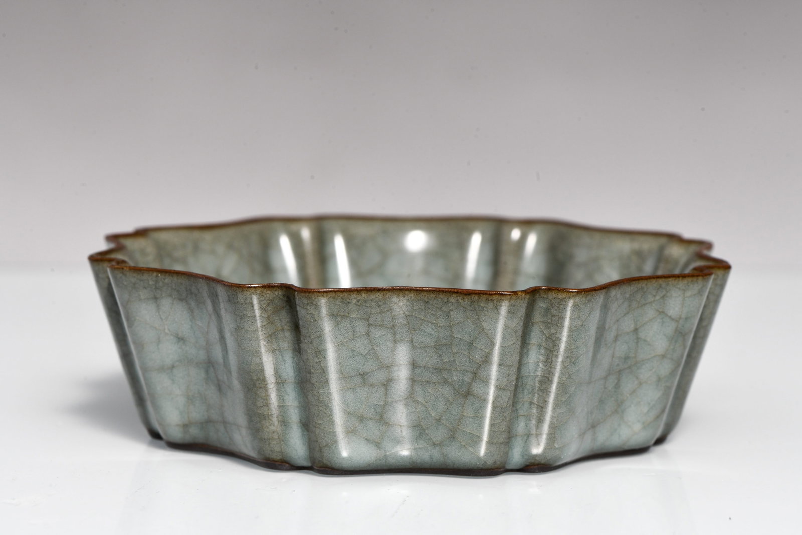 GUO KILN LOTUS PETAL-SHAPED BASIN: GUO KILN LOTUS PETAL-SHAPED BASIN Description: Width: 12 cm Height: 3.5 cm