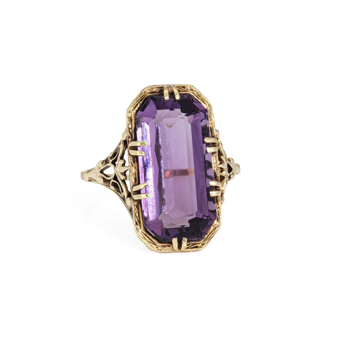 VINTAGE ART DECO AMETHYST RING FILIGREE COCKTAIL 14K GOLD FILIGREE JEWELRY 6.75: VINTAGE ART DECO AMETHYST RING FILIGREE COCKTAIL 14K GOLD FILIGREE JEWELRY 6.75 Description: Vintage Art Deco era amethyst cocktail ring (circa 1920s) crafted in 14 karat white gold.Faceted elongated