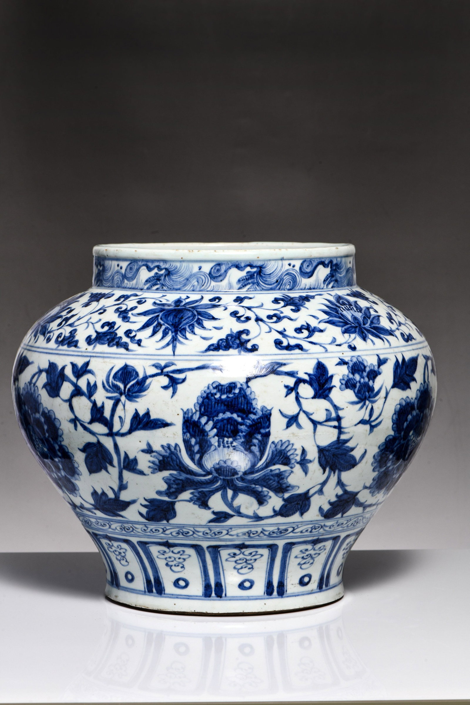 BLUE AND WHITE SCROLL-PATTERNED FLORAL VASE (1 of 7)