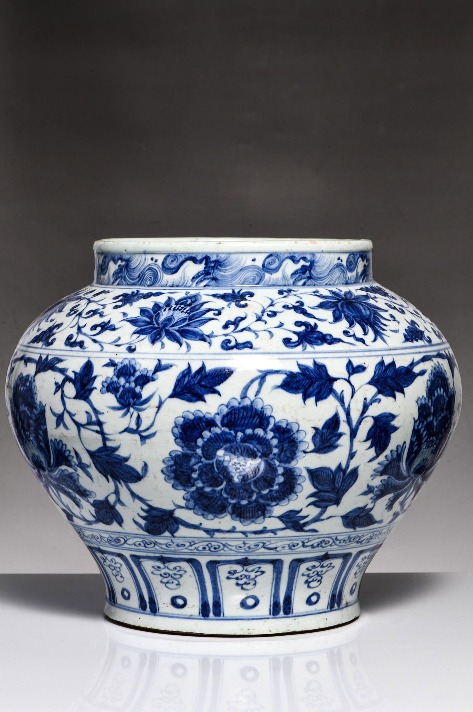 BLUE AND WHITE SCROLL-PATTERNED FLORAL VASE - 2
