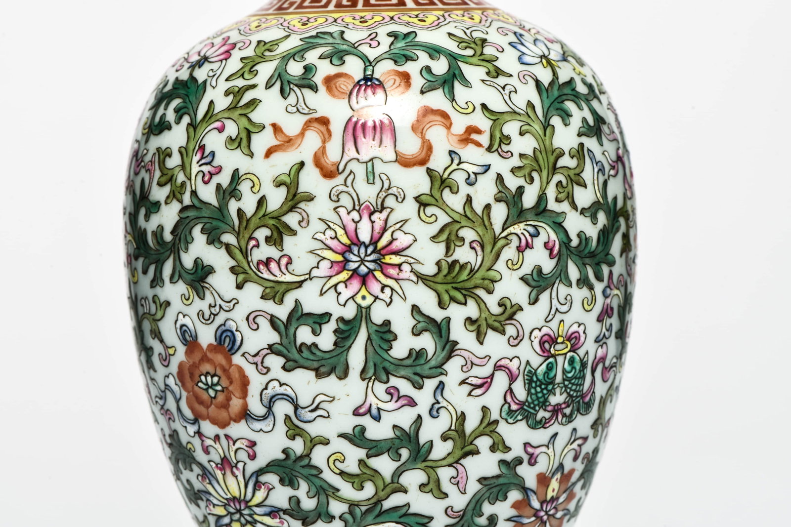 A FAMILLE ROSE 'INTERLOCKING FLOWERS' VASE - 5