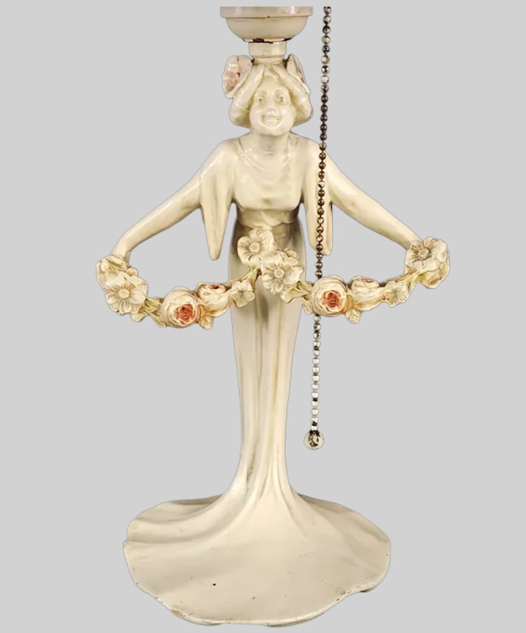 TABLE LAMP WITH DECORATIVE SHADE - 2