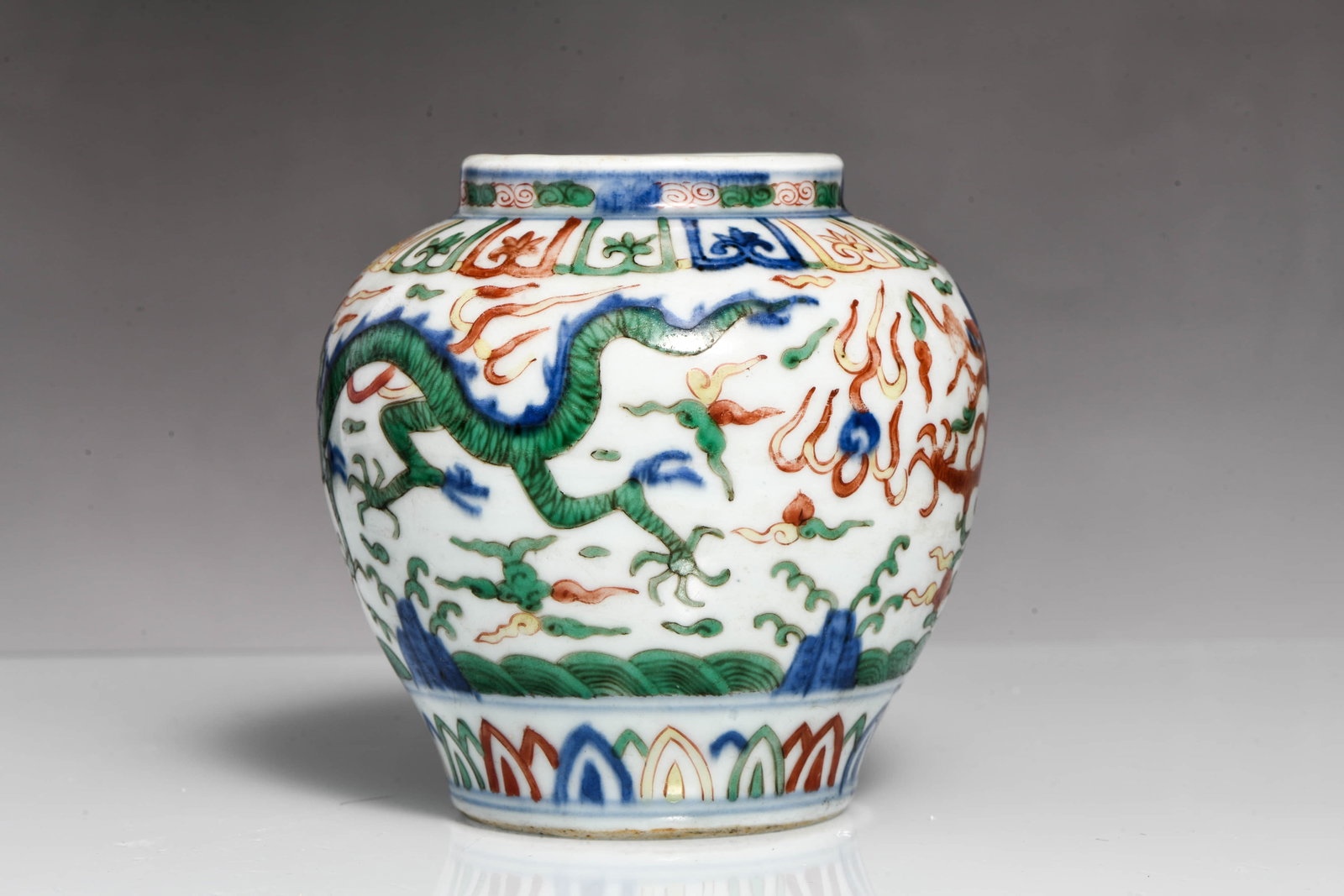 A WUCAI 'DRAGON' SMALL JAR - 4