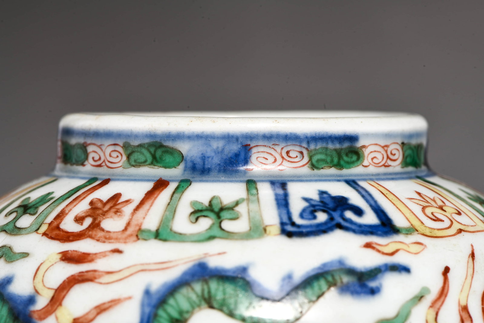 A WUCAI 'DRAGON' SMALL JAR - 5