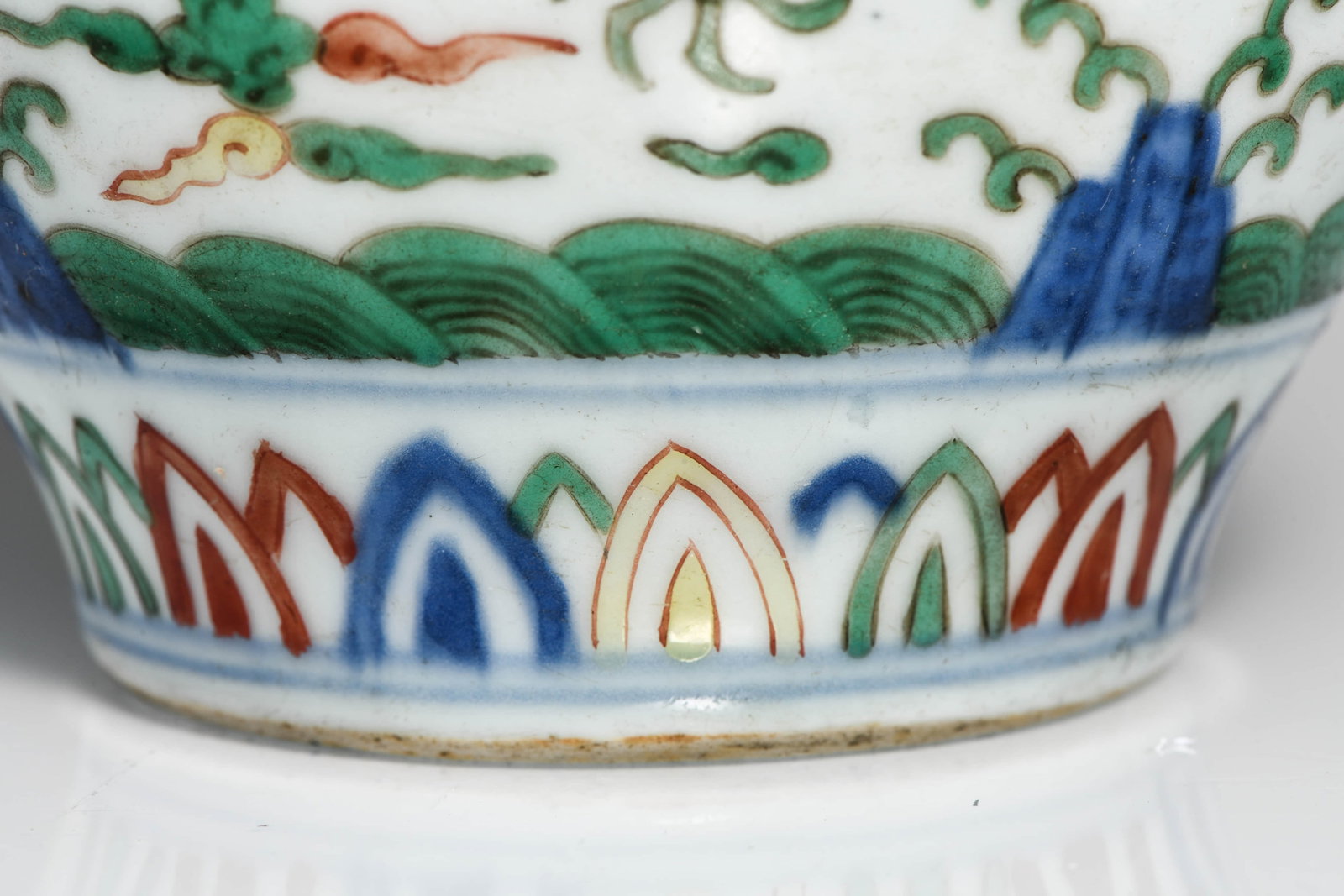 A WUCAI 'DRAGON' SMALL JAR - 6