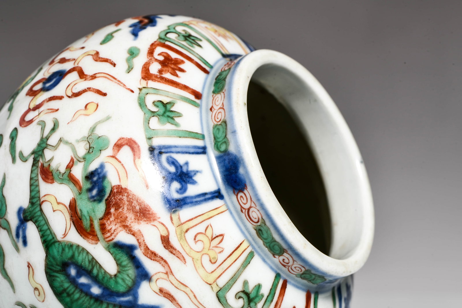 A WUCAI 'DRAGON' SMALL JAR - 7