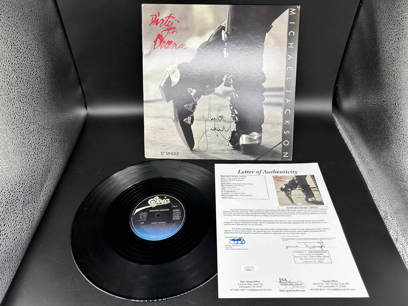 MICHAEL JACKSON DOUBLE-SIGNED VINYL RECORD, ACCOMPANIED BY A JSA CERTIFICATE: MICHAEL JACKSON DOUBLE-SIGNED VINYL RECORD, ACCOMPANIED BY A JSA CERTIFICATE