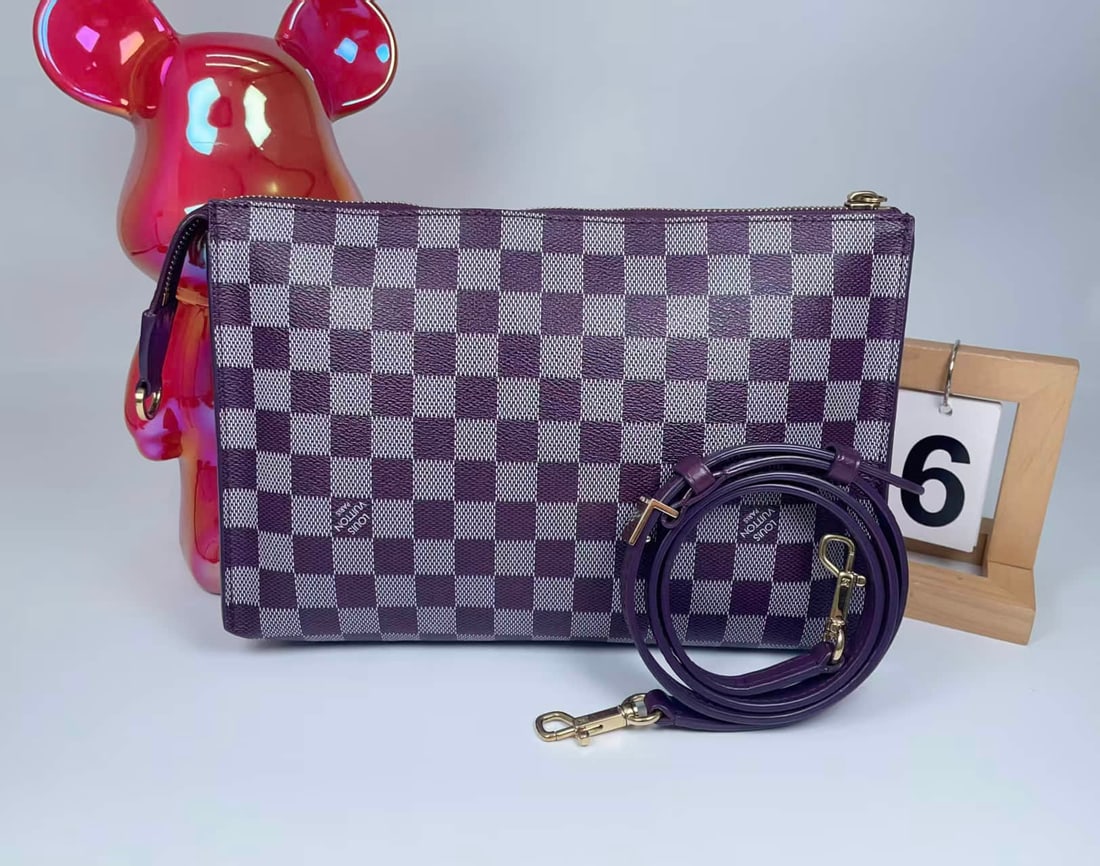 LOUIS VUITTON PURPLE DAMIER CROSSBODY BAG: LOUIS VUITTON PURPLE DAMIER CROSSBODY BAG Louis Vuitton Purple Damier Crossbody Bag. Crafted from signature Damier coated canvas in a purple colourway, complemented by a tonal adjustable shoulder