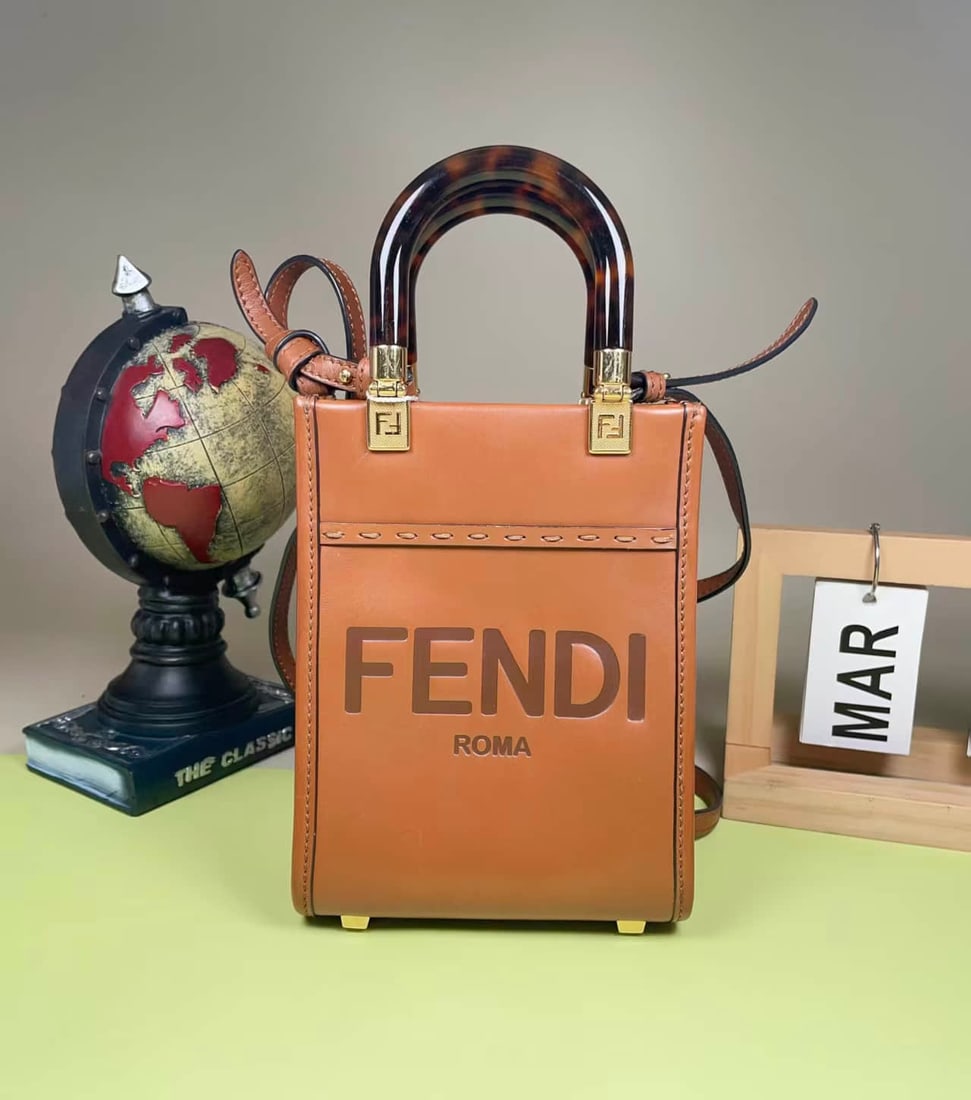 FENDI LADIES' HANDBAG (1 of 9)