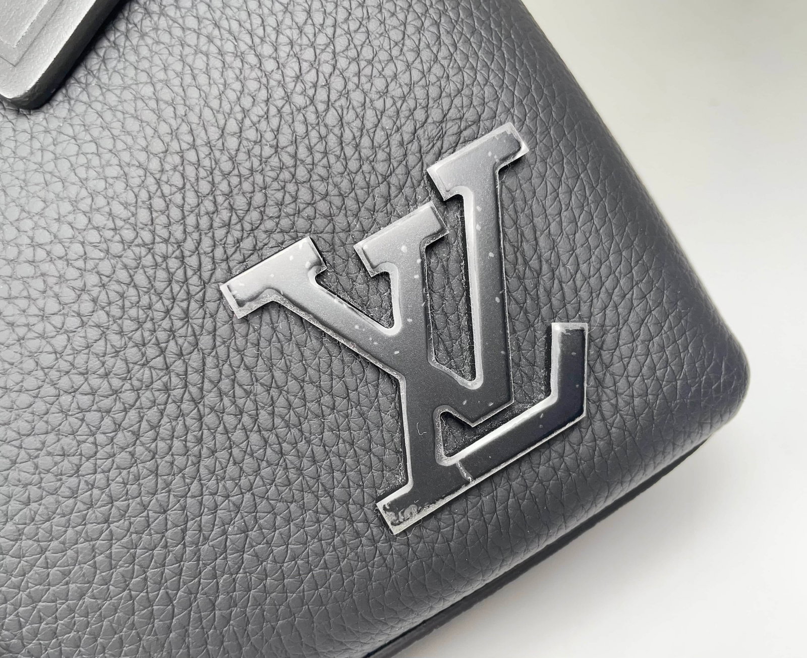 LOUIS VUITTON AEROGRAM TAKEOFF BRIEFCASE, REF. M59159 - 3