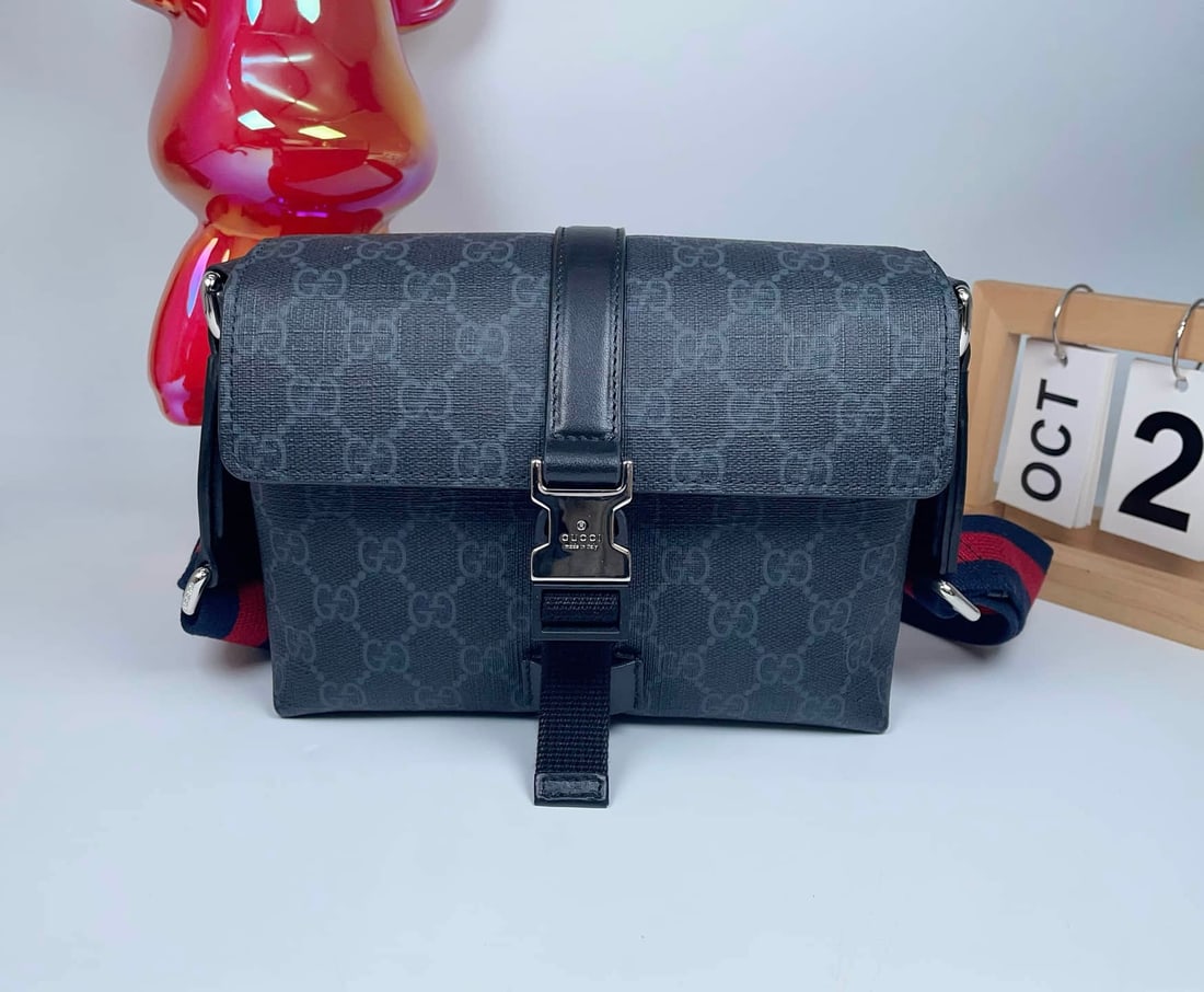 GUCCI NEO VINTAGE GG SUPREME CAMERA BAG: GUCCI NEO VINTAGE GG SUPREME CAMERA BAG GUCCI, Neo Vintage GG Supreme. A camera-style shoulder bag in black and grey GG Supreme coated canvas with black leather trim. Featuring a flap closure, metal c