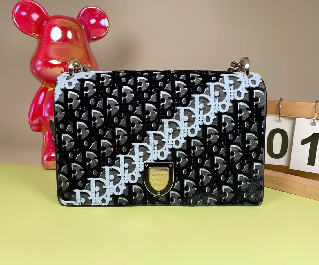 DIOR OBLIQUE CHAIN SHOULDER BAG: DIOR OBLIQUE CHAIN SHOULDER BAG DIOR. A chain shoulder bag featuring the House's signature Oblique pattern, a softly textured exterior, metal clasp closure and chain strap. Dimensions: 25.5 × 16 ×