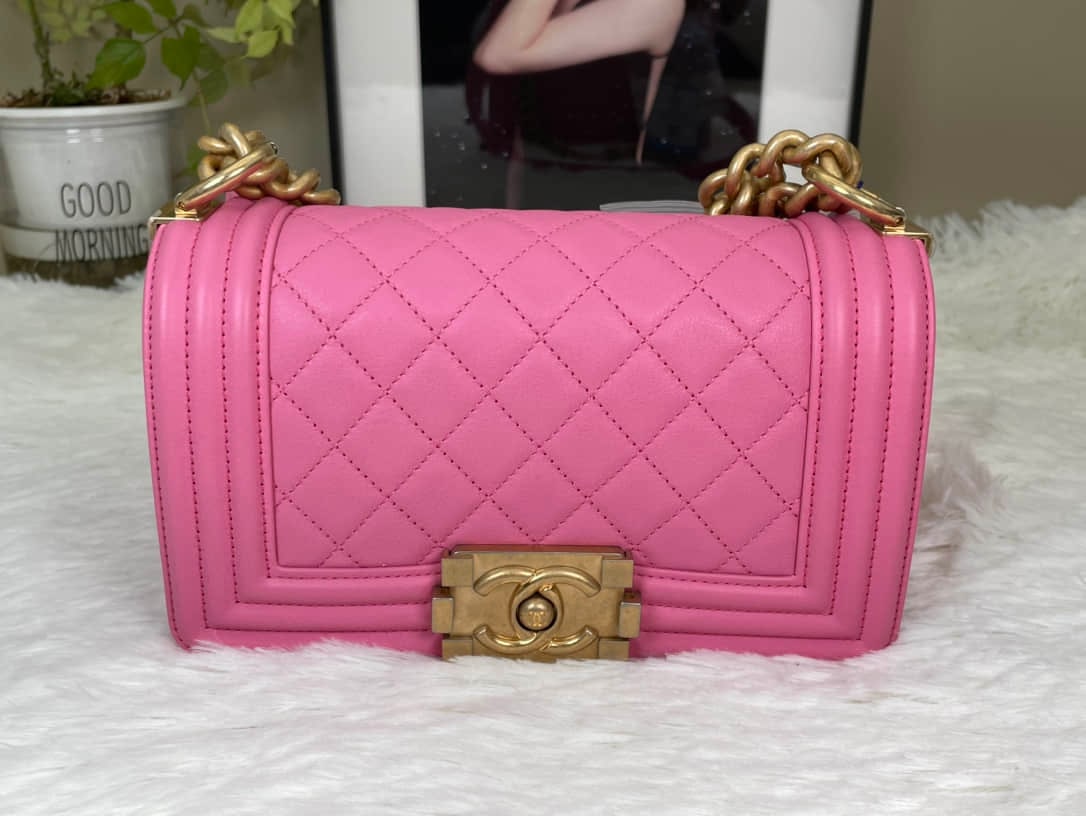 CHANEL BOY SMALL CALFSKIN SHOULDER BAG: CHANEL BOY SMALL CALFSKIN SHOULDER BAG CHANEL, Boy, Small. A pink calfskin shoulder bag with aged gold-tone hardware, bearing a 26-series serial number. Dimensions: 20 × 12 × 8.5 cm.