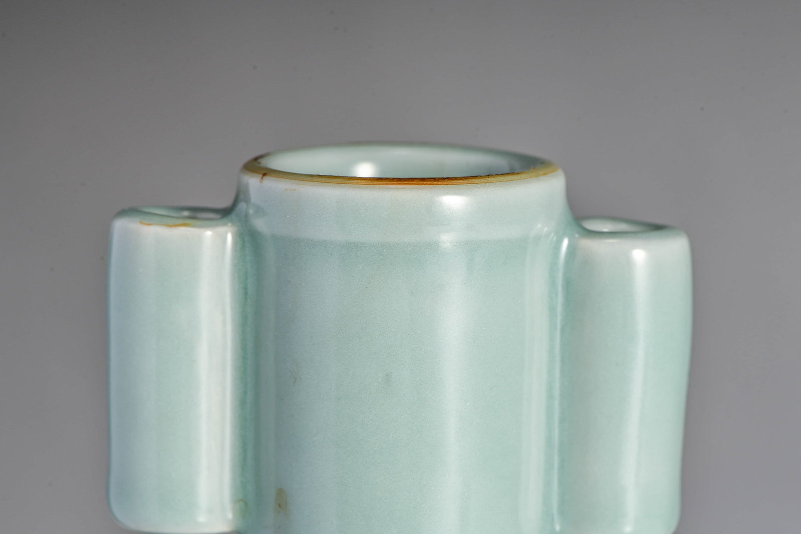 A PALE CELADON-GLAZED VASE - 4