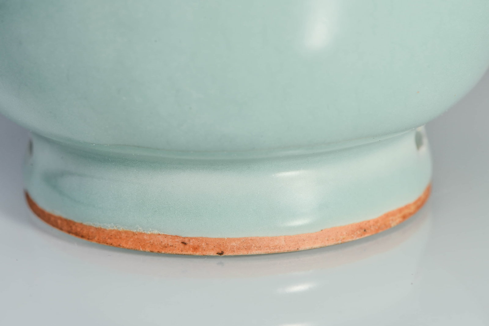 A PALE CELADON-GLAZED VASE - 5