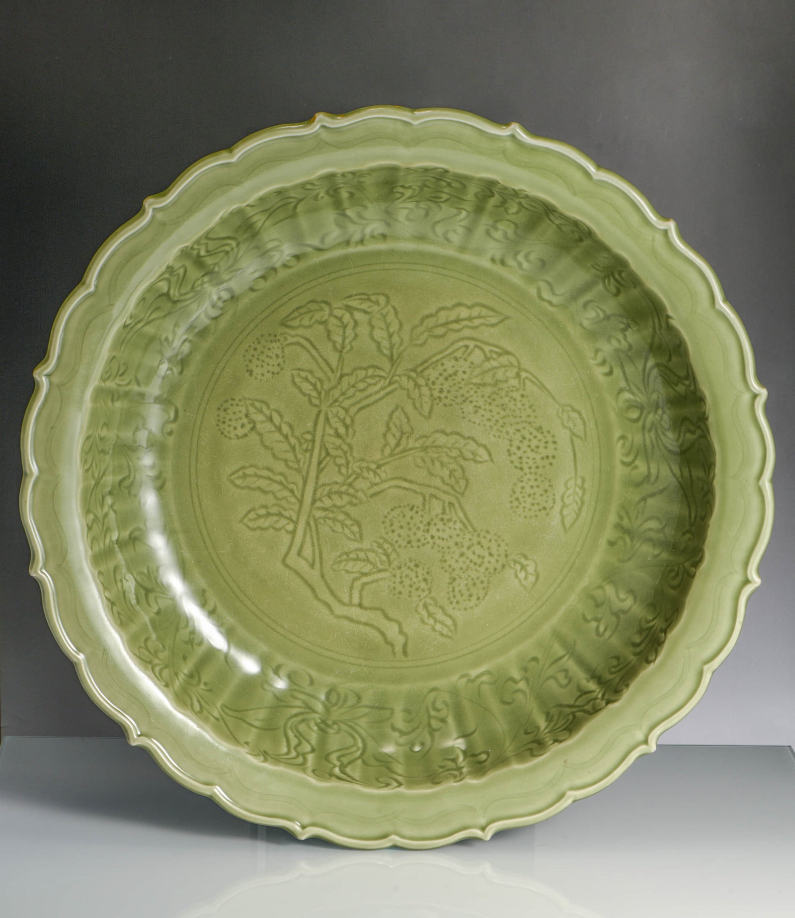 A LONGQUAN TYPE INCISED 'FRUITS AND FLOWERS' CHRYSANTHEMUM-SHAPED DISH: A LONGQUAN TYPE INCISED 'FRUITS AND FLOWERS' CHRYSANTHEMUM-SHAPED DISH Description: Width:51cm, Height:9.5cm